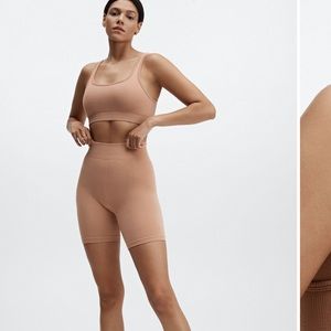 Fabletics Marvel 2 piece set